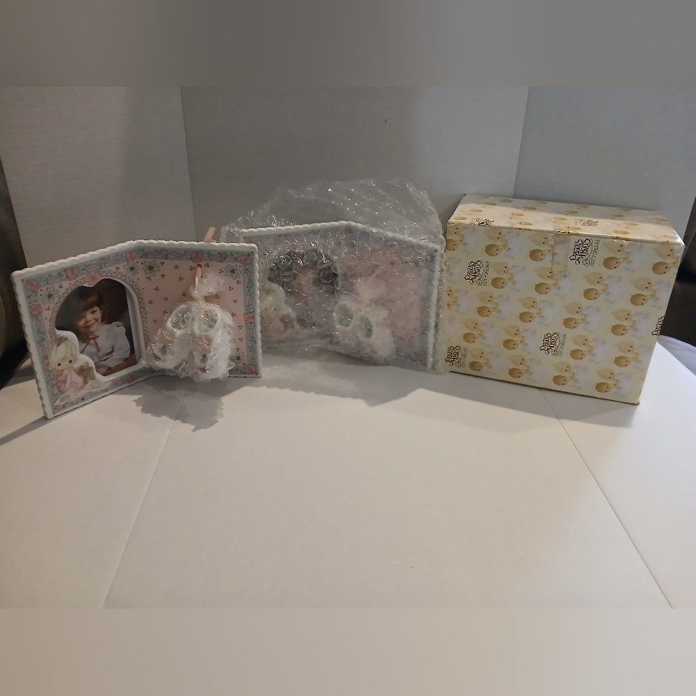 Precious Moments Babys First Christmas Girl With Blanket Photo Frame 2 Pieces